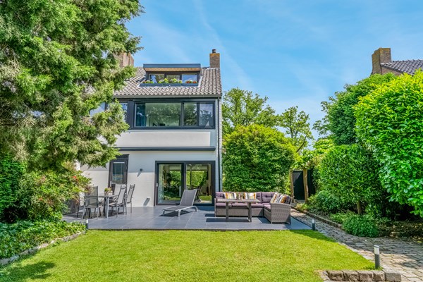 Luxury Living surrounded by nature: Exclusive semi-detached villa in Amstelveen!