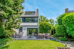 For sale: Luxury Living surrounded by nature: Exclusive semi-detached villa in Amstelveen!