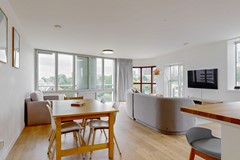 Te koop: Super de luxe drie kamer hoek appartement met vrij uitzicht over het water en volledig gerenoveerd in 2021