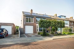 Verkocht onder voorbehoud: Zeer ruime hoekwoning met 5 slaapkamers en inpandige garage.