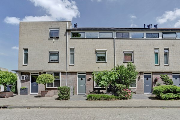 Ruime tussenwoning met 4 slaapkamers, moderne badkamer, fijne tuin en 8 zonnepanelen