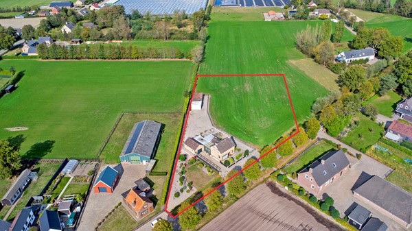 Leuke vrijstaande woning op een groot perceel in het buitengebied en nog geheel naar eigen smaak af te werken