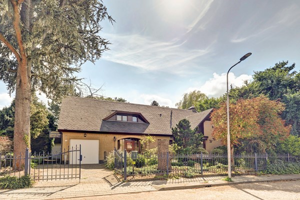 Royale sfeervolle vrijstaande woning op een riant perceel