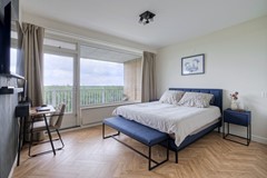 14 V12_515_1083GL171.jpg