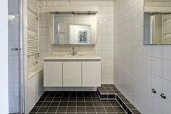 15 V12_536_1083GL171.jpg