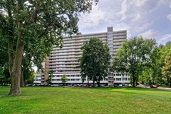 23 V12_605_1083GL171.jpg