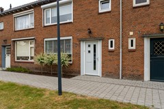 7 - Van Berckenrodelaan 22 Waalwijk Voorzijde.JPG