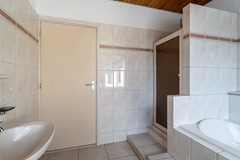 24 - Van Duvenvoordestraat 20 Waspik Badkamer.JPG