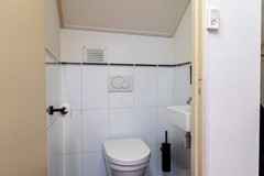 32 - Van Duvenvoordestraat 20 Waspik Toilet.JPG