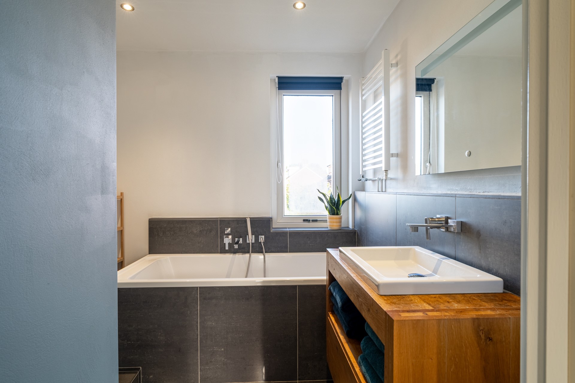 Tussenwoning te koop: Arnoldus Verschurenstraat 1A, Waspik