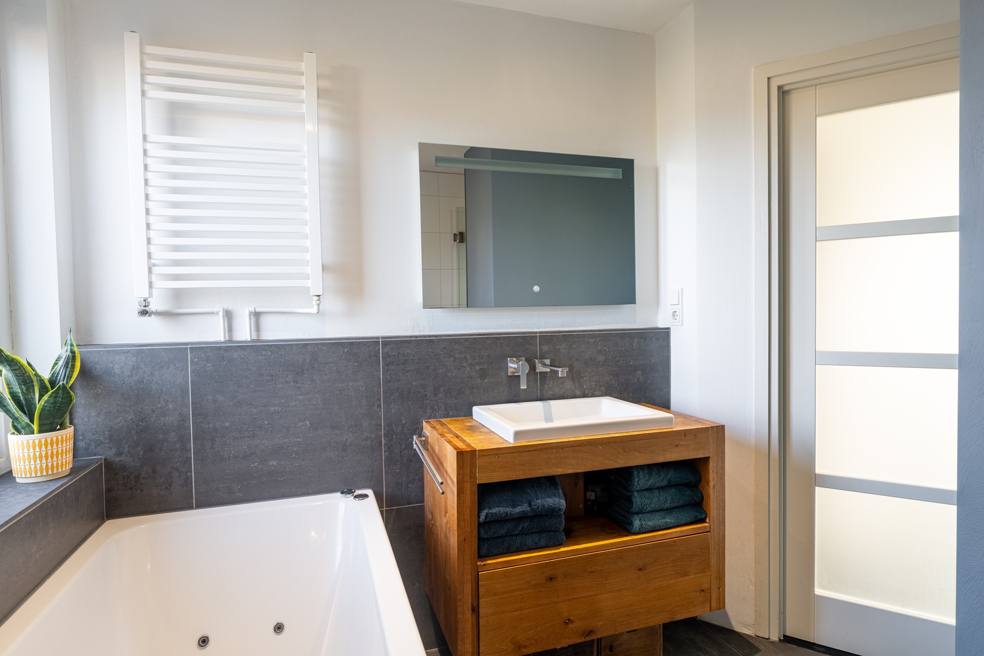 Tussenwoning te koop: Arnoldus Verschurenstraat 1A, Waspik