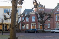 Verkocht onder voorbehoud: Ontdek dit prachtige herenhuis gelegen op de plek, waar de Voorstraat en het Lindenplein samenkomen.