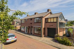 Te koop: Twee-onder-een-kap woonhuis met garage