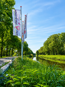 HvD Oranjekanaal links met vlag.png