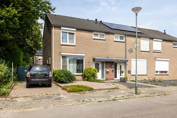 Verkocht: zeer rustig gelegen hoekwoning met tuin met veel privacy en grote oprit (3 auto's)