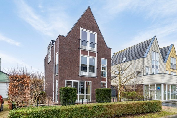 Vredemaker 14, Zwaag