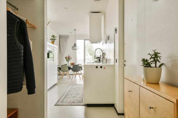 Medium property photo - Valkenburgerstraat 140K, 1011 NA Amsterdam