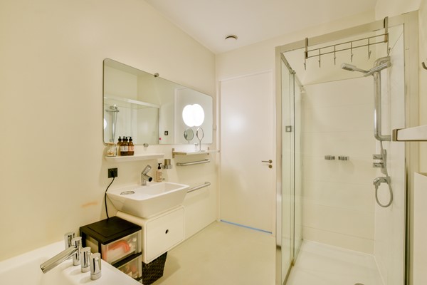 Medium property photo - Valkenburgerstraat 140K, 1011 NA Amsterdam