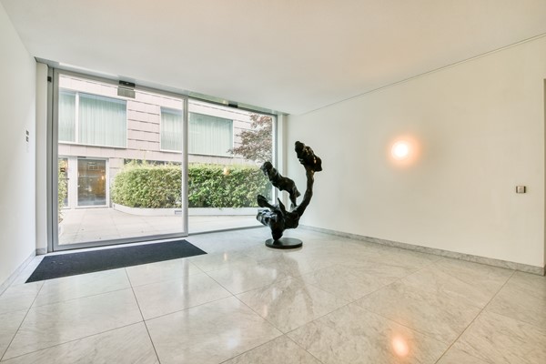 Medium property photo - Valkenburgerstraat 140K, 1011 NA Amsterdam