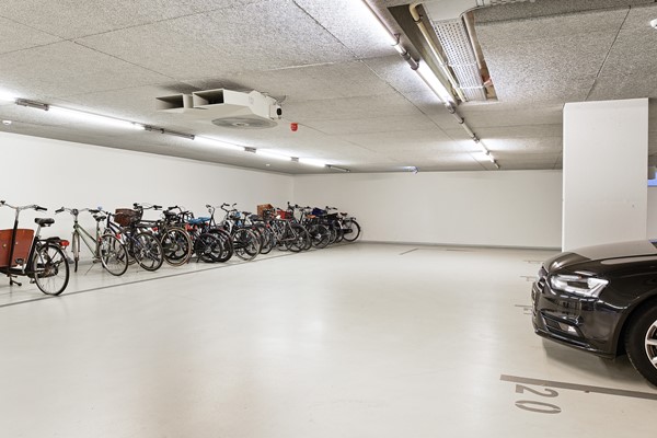 Medium property photo - Valkenburgerstraat 140K, 1011 NA Amsterdam