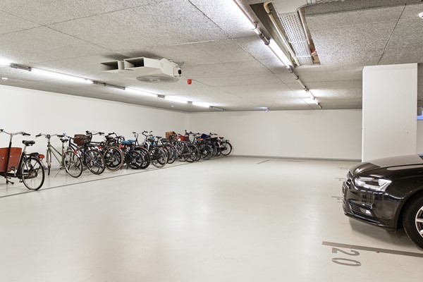 Medium property photo - Valkenburgerstraat 136C, 1011 NA Amsterdam