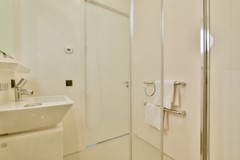 New for rent: Valkenburgerstraat 132F, 1011 NA Amsterdam