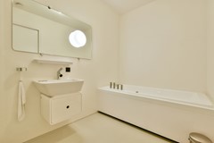 New for rent: Valkenburgerstraat 132F, 1011 NA Amsterdam