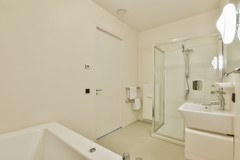 New for rent: Valkenburgerstraat 132F, 1011 NA Amsterdam