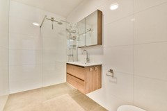 Under option: 1057GA Amsterdam