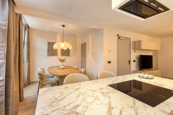 Medium property photo - Overtoom, 1054 LE Amsterdam