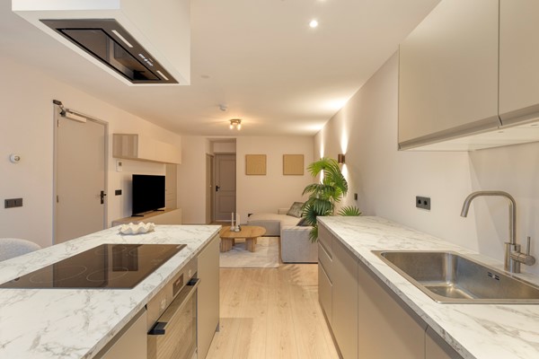 Medium property photo - Overtoom, 1054 LE Amsterdam