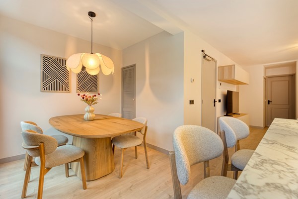 Medium property photo - Overtoom, 1054 LE Amsterdam