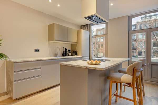 Medium property photo - Overtoom, 1054 LE Amsterdam