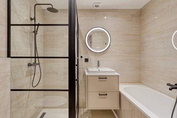 Medium property photo - Overtoom, 1054 LE Amsterdam