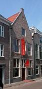Te huur: Het allereerste stenen woonhuis van Kampen. En daar is nu een fijne kantoorruimte beschikbaar!