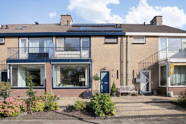 Sold: Fraaie en ruime eengezinswoning, gelegen in de gezellige kindvriendelijke wijk Oostgaarde Noord in Capelle aan den IJssel.