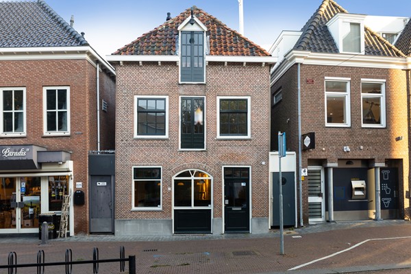 Te koop: Altijd al gedroomd van je eigen horecazaak? Dan is dit jouw kans! Midden in het bruisende hart van het centrum, aan de levendige Rijnstraat, staat dit nette en karakteristieke monumentale pand.  