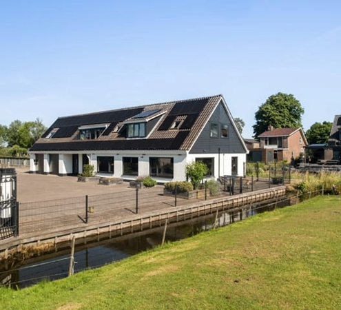For sale: This gas-free, detached house is located in the rural area of Woerden, "Barwoutswaarder," situated on a 920 m² plot of land and is perfectly maintained.