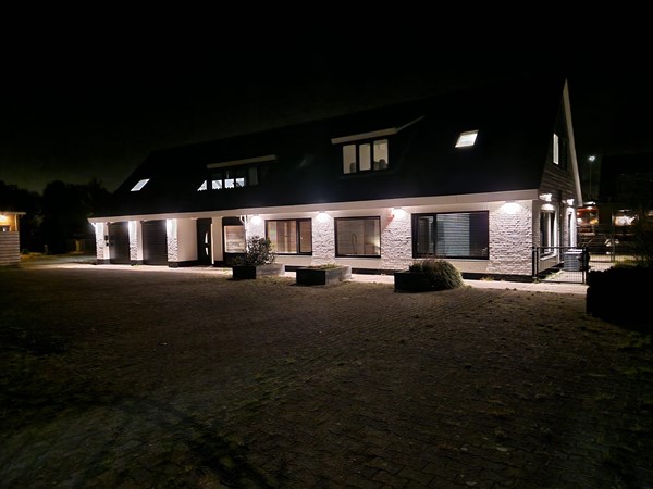 Deze perfect onderhouden, gasloze,  A+++ woning is gelegen in het buitengebied van Woerden "BARWOUTSWAARDER" met lage energiekosten (16.000kWh opbrengst uit zonnepanelen).