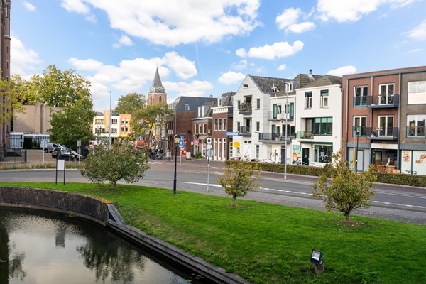 Sold subject to conditions: This charming and well-maintained 2-bedroom apartment on the first floor offers stylish living in the heart of Woerden—right opposite the Castle and the Church!