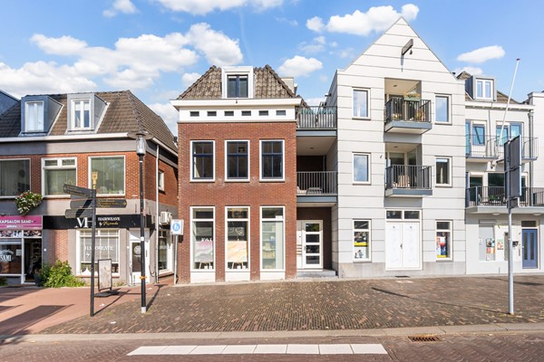Sold subject to conditions: This charming and well-maintained 2-bedroom apartment on the first floor offers stylish living in the heart of Woerden—right opposite the Castle and the Church!