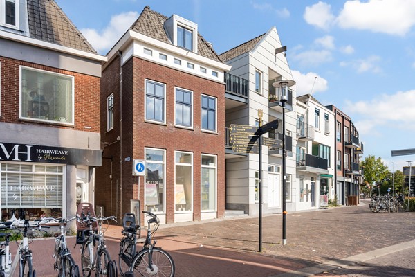 Sold subject to conditions: This charming and well-maintained 2-bedroom apartment on the first floor offers stylish living in the heart of Woerden—right opposite the Castle and the Church!