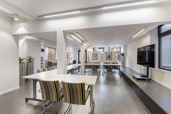 For sale: "This historic townhouse combines spacious living with high-quality office, workspace, or retail space. It was fully renovated in 2021 under architectural supervision."