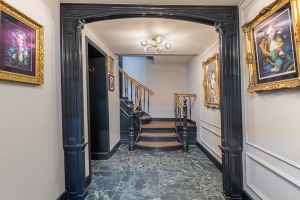 For sale: "This historic townhouse combines spacious living with high-quality office, workspace, or retail space. It was fully renovated in 2021 under architectural supervision."