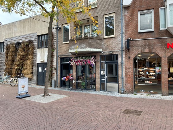 Te huur: Keuring representatieve winkelruimte op een goede zich locatie, midden in het centrum van Woerden. 