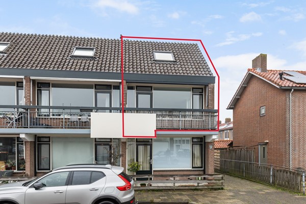 Te koop: Driekamer-maisonnette woning met eigen parkeerplaats onder de carport, praktische stenen berging en een heerlijk zonnig balkon op het zuidoosten Een perfecte plek om van de zon te genieten.

