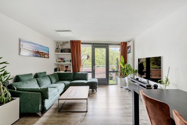 Sold subject to conditions: Ruim 3-kamer appartement met groot dakterras, garageplaats en berging 
