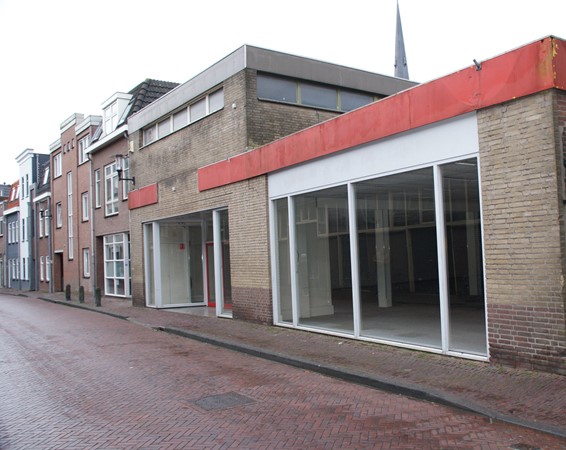Te huur: TE HUUR – RUIME WINKELRUIMTE IN HET CENTRUM VAN WOERDEN: