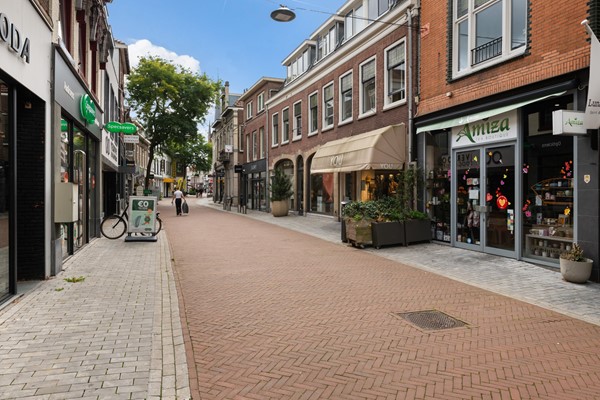 For sale: Sfeervol wonen onder een karakteristieke kap, midden in Woerden. 