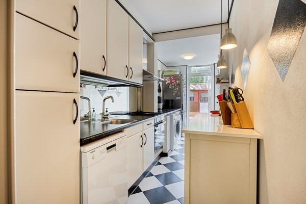 Medium property photo - Velpsestraat 74, 2573 SR The Hague